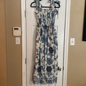 Boutique Smocked Floral Blue and White Midi Dress Large